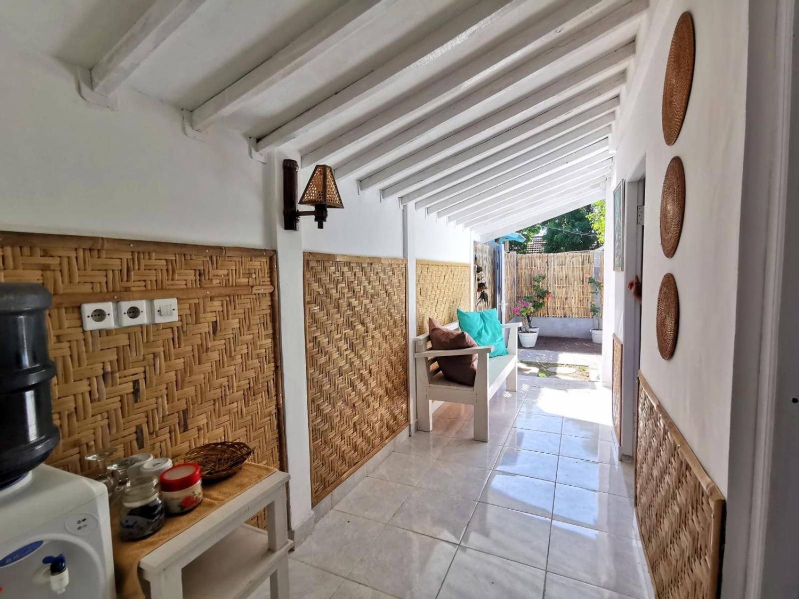 ギリ島 Exotic Houseヴィラ エクステリア 写真